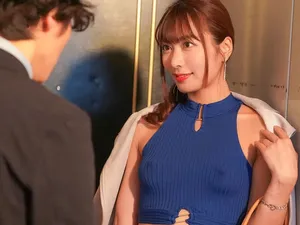Người phụ nữ nhà bên xinh đẹp mới chuyển đến lại là một thánh dâm
