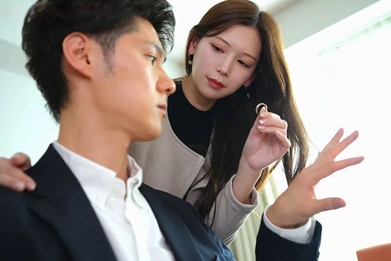 Người vợ đi đi chơi, ông chồng ở nhà bị nhỏ em cô vợ gạ nắc không trượt phát nào